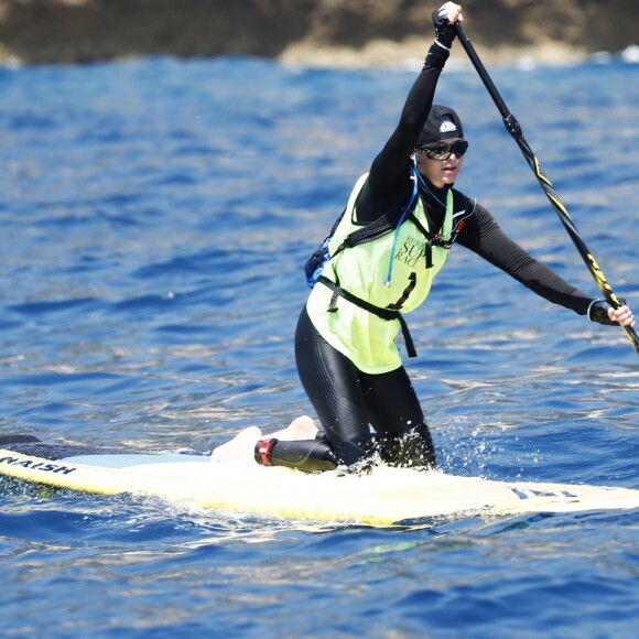 Exclusif - Charlene de Monaco a participé le 25 juin 2016 à la 2e édition de la Riviera Sup Race, une course de paddle de 14 kilomètres (Monaco, Italie, Menton, Roquebrune-Cap-Martin) organisée par l'association Hoé Hoé, en compagnie de son frère Gareth Wittstock. Son époux le prince Albert II de Monaco en a donné le départ sur la plage du Larvotto et était présent à Roquebrune-Cap-Martin pour l'accueillir à son arrivée, après 2h52 d'effort en plein soleil. © Bruno Bebert - Olivier Huitel/Pool Restreint Monaco/Bestimage-Crystal