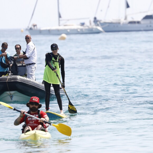 Exclusif - La princesse Charlene a participé le 25 juin 2016 à la 2e édition de la Riviera Sup Race, une course de paddle de 14 kilomètres (Monaco, Italie, Menton, Roquebrune-Cap-Martin) organisée par l'association Hoé Hoé, en compagnie de son frère Gareth Wittstock. Son époux le prince Albert II de Monaco en a donné le départ sur la plage du Larvotto et était présent à Roquebrune-Cap-Martin pour l'accueillir à son arrivée, après 2h52 d'effort en plein soleil. © Bruno Bebert - Olivier Huitel/Pool Restreint Monaco/Bestimage-Crystal