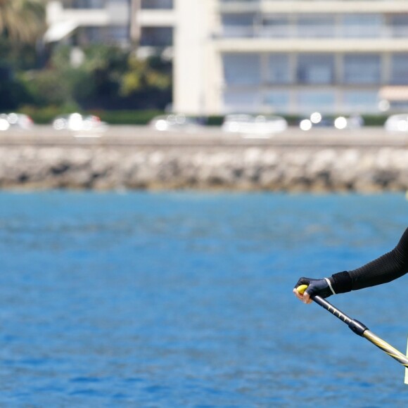 Exclusif - La princesse Charlene de Monaco a pris part le 25 juin 2016 à la 2e édition de la Riviera Sup Race, une course de paddle de 14 kilomètres (Monaco, Italie, Menton, Roquebrune-Cap-Martin) organisée par l'association Hoé Hoé, en compagnie de son frère Gareth Wittstock. Son époux le prince Albert II de Monaco en a donné le départ sur la plage du Larvotto et était présent à Roquebrune-Cap-Martin pour l'accueillir à son arrivée, après 2h52 d'effort en plein soleil. © Claudia Albuquerque/Bestimage