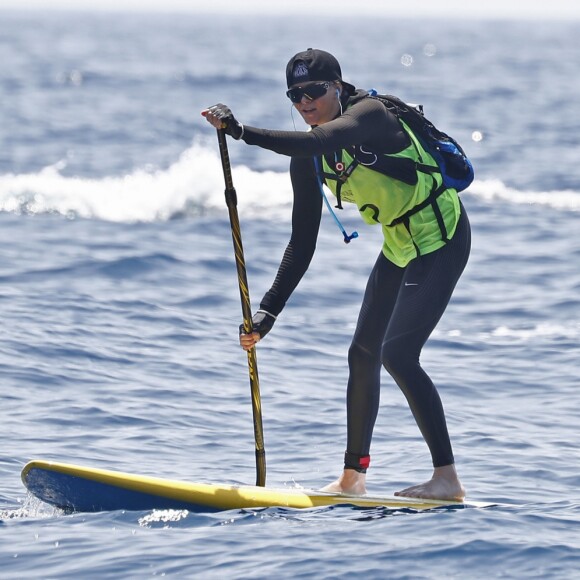 No Tabloïd - Exclusif - La princesse Charlène de Monaco participe à la 2ème Riviera Sup Race, une course de stand up paddle de 14 km organisée par l'association Hoé Hoé qui traverse Monaco, l'Italie, Menton et Roquebrune-Cap-Martin, le 25 juin 2016. Le prince Albert II de Monaco a donné le départ depuis la plage de Larvotto en compagnie de Benjamin Clément, le président de l'association Hoé Hoé. La princesse, qui a participé à cette course "pour le plaisir", était accompagnée par son frère Gareth Wittstock (qui fêtait son anniversaire aujourd'hui et sa seconde participation à l'évènement). Le meilleur des participants a mis 1h41 pour parcourir les 14 km. La princesse a bouclé la course en 2h52min. A son arrivée à la base nautique de Roquebrune-Cap-Martin, elle a été chaleureusement accueillie et félicitée par son mari le prince Albert II de Monaco. © Bruno Bebert - Olivier Huitel/Pool Restreint Monaco/Bestimage-Crystal  No Tabloïd For Germany call for price No web - No blog pour Belgique/Suisse Exclusive - Princess Charlene of Monaco participates at the second "Riviera SUP Race 2016", a Stand Up Paddle board competition that spans three countries - Monaco, Italy and France, with her brother Gareth Wittstock. The long distance race departed from Monaco yesterday and Princess Charlene's husband Prince Albert II of Monaco was there to support his wife and officially launch the race.25/06/2016 - Monaco