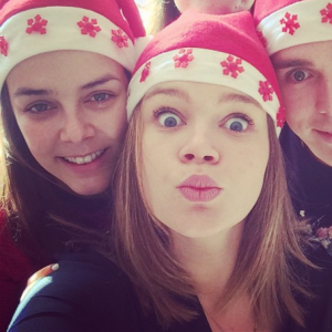 La princesse Stéphanie de Monaco avec ses trois enfants, Pauline Ducruet, Camille Gottlieb et Louis Ducruet, Noël 2014, photo Instagram.