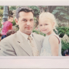 Camille Gottlieb avec son père Jean-Raymond Gottlieb, photo d'enfance partagée sur Instagram.