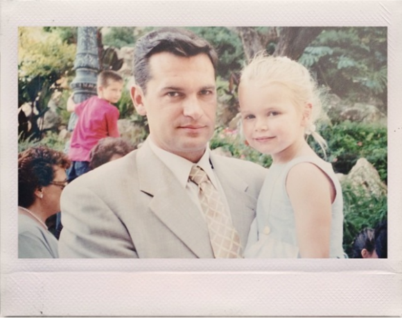 Camille Gottlieb avec son père Jean-Raymond Gottlieb, photo d'enfance partagée sur Instagram.