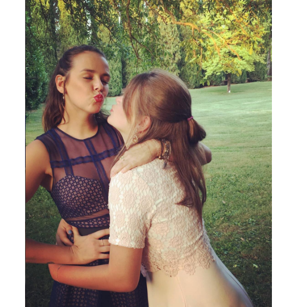 Pauline Ducruet et Camille Gottlieb lors du mariage de leur cousine Roxane et de Stefano Garzelli, en juillet 2016, photo Instagram. Pauline s'est servie de cette photo pour souhaiter le 15 juillet 2016 un joyeux 18e anniversaire à Camille.