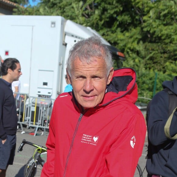 Exclusif - Patrick Poivre d'Arvor - L'équipe de l'Etape du Coeur 2016 pour le compte de Mécénat Chirurgie Cardiaque se prépare au départ à Bourg-Saint-Andéol, le 15 juillet 2016. Mécénat Chirurgie Cardiaque Enfants du Monde permet à des enfants souffrant de malformations cardiaques de venir en France et d'être opérés lorsqu'ils ne peuvent être soignés dans leur pays d'origine par manque de moyens financiers et techniques. © CVS/Bestimage