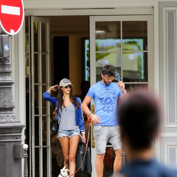 Exclusif - Nabilla Benattia et son compagnon Thomas Vergara déjeunent chez "Pizza Pino" sur les Champs-Elysées et font du shopping sur l'Avenue Montaigne avec leur chien Pita à Paris, France, le 21 juillet 2016. © Agence/Bestimage