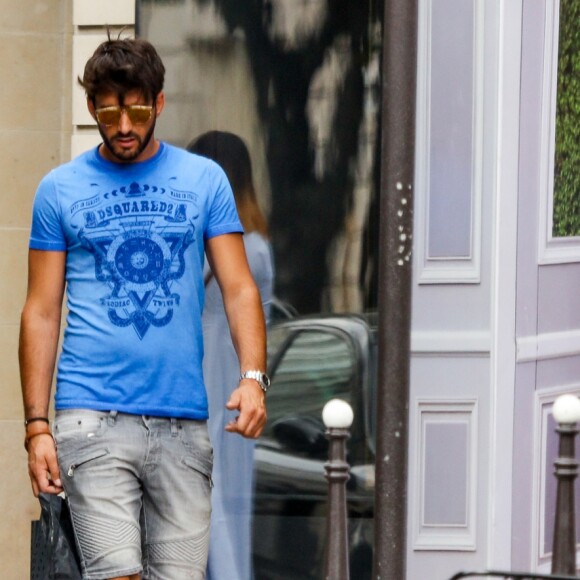 Exclusif - Nabilla Benattia et son compagnon Thomas Vergara déjeunent chez "Pizza Pino" sur les Champs-Elysées et font du shopping sur l'Avenue Montaigne avec leur chien Pita à Paris, France, le 21 juillet 2016. © Agence/Bestimage