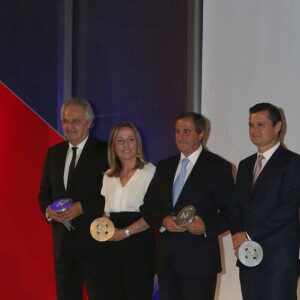 La reine Letizia d'Espagne, vêtue d'une robe Zara achetée en 2011 pour la modique somme de 39,95 euros, présidait le 21 juillet 2016 la remise des Prix nationaux de la mode à Madrid.