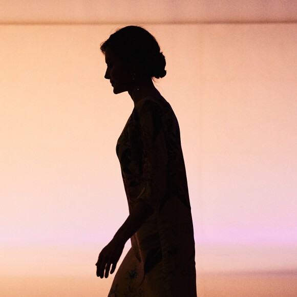 La reine Letizia d'Espagne, vêtue d'une robe Zara achetée en 2011 pour la modique somme de 39,95 euros, présidait le 21 juillet 2016 la remise des Prix nationaux de la mode à Madrid.