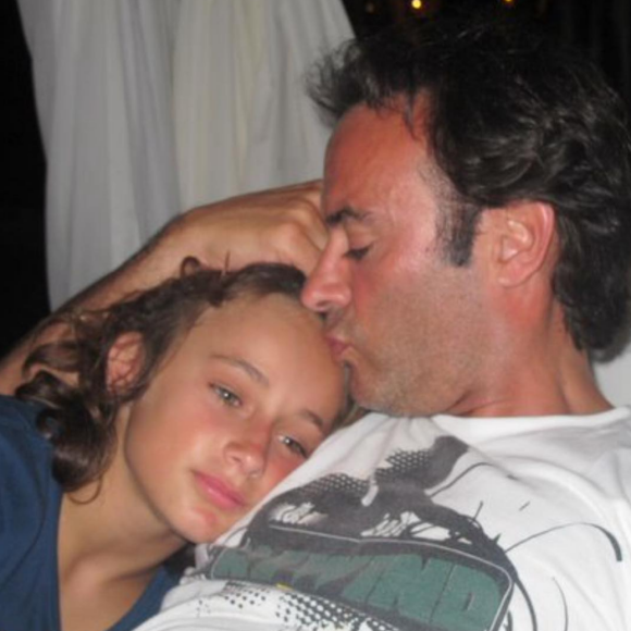 Anthony Delon et sa fille Liv au Bahamas en 2013. Photo publiée le 21 juillet 2016 par l'acteur sur Instagram.