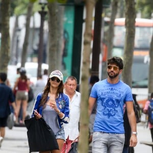 Exclusif - Nabilla Benattia et son compagnon Thomas Vergara déjeunent chez "Pizza Pino" sur les Champs Elysées et vont faire du shopping sur l'Avenue Montaigne avec leur chien Pita à Paris, France, le 21 juillet 2016. © Agence/Bestimage