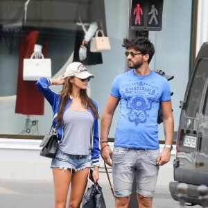 Exclusif - Nabilla Benattia et son compagnon Thomas Vergara déjeunent chez "Pizza Pino" sur les Champs Elysées et vont faire du shopping sur l'Avenue Montaigne avec leur chien Pita à Paris, France, le 21 juillet 2016. © Agence/Bestimage