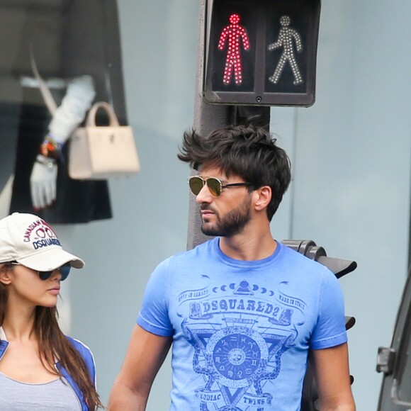 Exclusif - Nabilla Benattia et son compagnon Thomas Vergara déjeunent chez "Pizza Pino" sur les Champs Elysées et vont faire du shopping sur l'Avenue Montaigne avec leur chien Pita à Paris, France, le 21 juillet 2016. © Agence/Bestimage