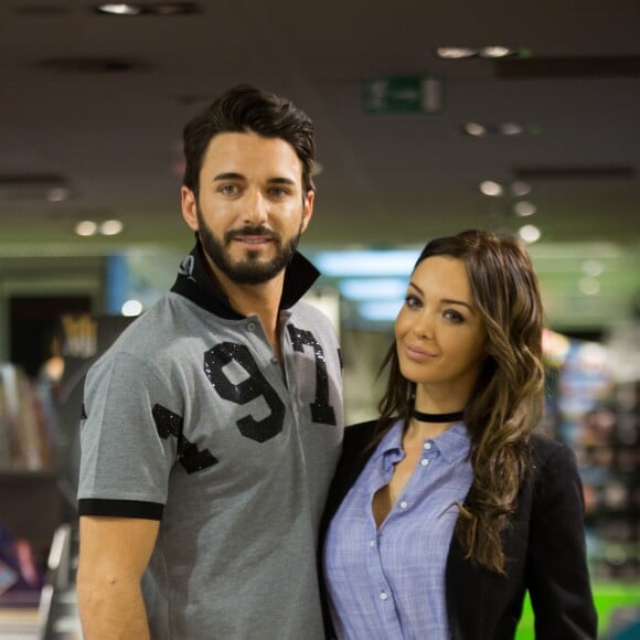 Nabilla Benattia dédicace son livre "Trop Vite" à la librairie Filigranes, à Bruxelles, Belgique, accompagnée par Thomas Vergara le 13 juin 2016.
