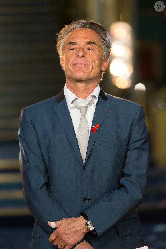 Gérard Holtz - Backstage de l'enregistrement de l'émission "La télé chante pour le Sidaction" aux Folies Bergère à Paris. L'émission sera diffusée sur France 2 le 28 mars 2015