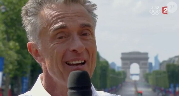 Gérard Holtz en larmes pour sa dernière dans "Vélo Club", dimanche 24 juillet 2016, sur France 2