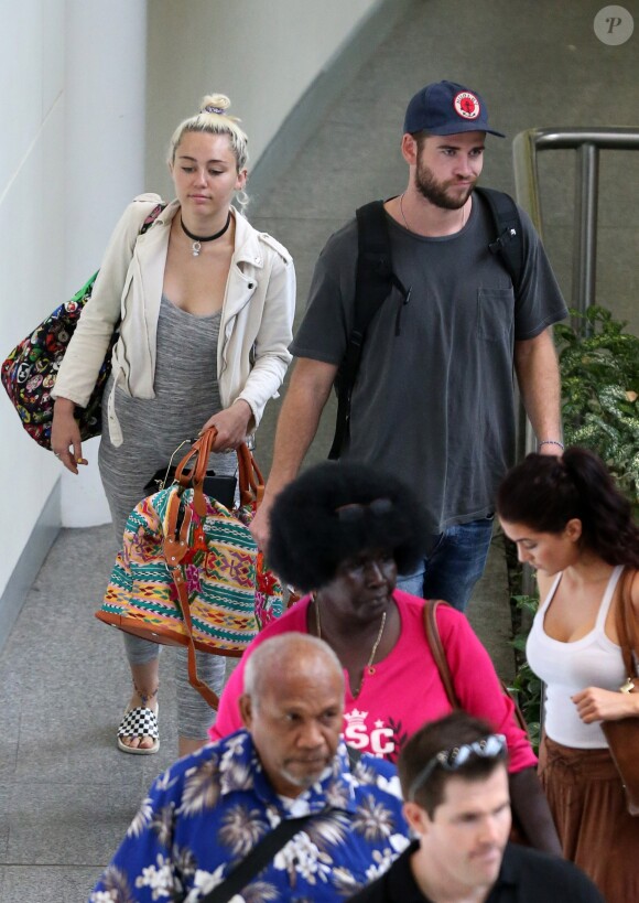 Liam Hemsworth et Miley Cyrus prennent un vol à Brisbane en Australie le 1er mai 2016.