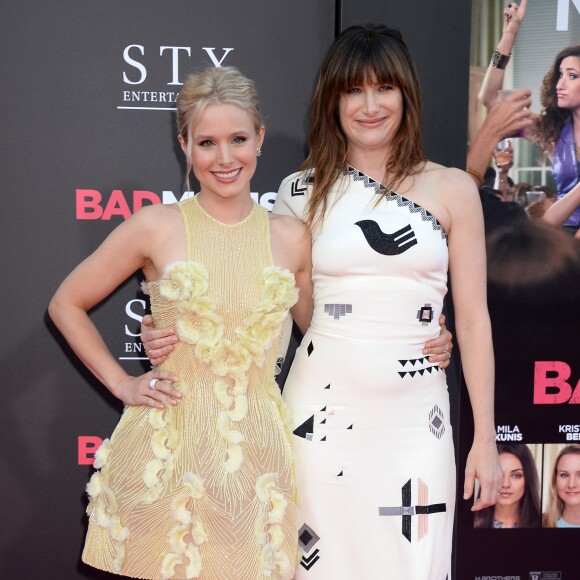 Kristen Bell et Kathryn Hahn lors de la première de Bad Moms à Los Angeles, le 26 juillet 2016.