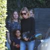 Ellen Pompeo se promène avec sa fille Stella dans les rues de Beverly Hills, le 5 novembre 2015