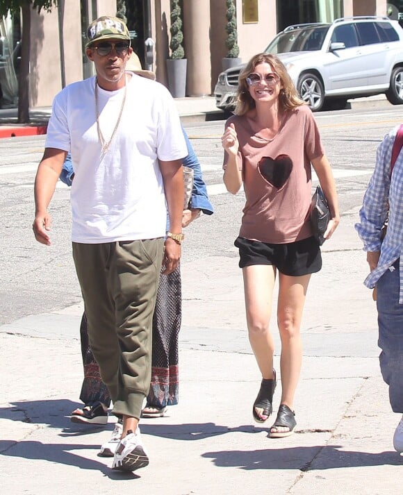 Ellen Pompeo quitte un restaurant avec son mari Chris Ivery le 13 juillet 2015.