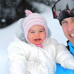 Photo officielle du séjour du duc et de la duchesse de Cambridge dans les Alpes françaises avec leurs enfants le prince George et la princesse Charlotte le 7 mars 2016