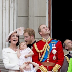 Le prince William, la duchesse Catherine de Cambridge et leurs enfant le prince George et la princesse Charlotte au balcon du palais de Buckingham le 11 juin 2016 lors de la parade Trooping the Colour.