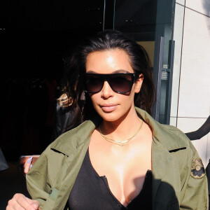 Kim et Khloé Kardashian font du shopping avec leur mère Kris Jenner à Beverly Hills le 29 juillet 2016.