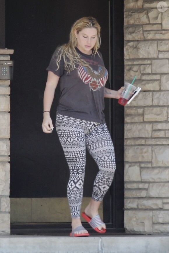 Kesha à Los Angeles en tenue décontractée le 21 juin 2016.
