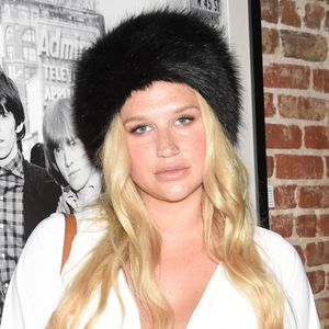 La chanteuse Kesha - Exposition de photographies Markus Klinko présente "Bowie inconnu" à la Mr. Musichead Gallery à Los Angeles, le 19 mai 2016.