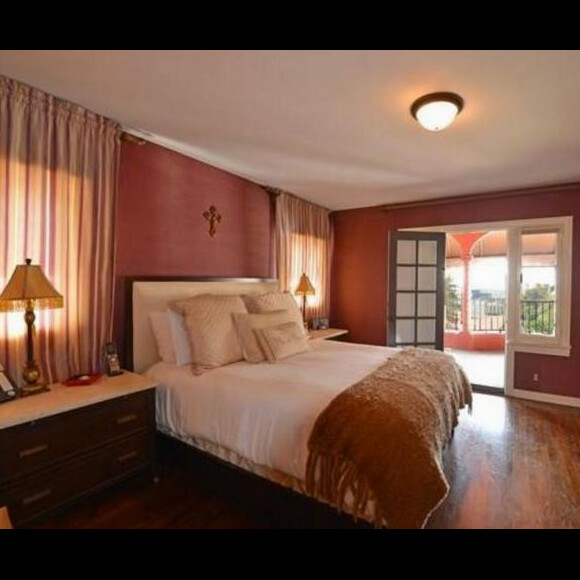 L'actrice Eva Longoria a mis en vente une de ses villas de Los Angeles pour 1,3 million de dollars.