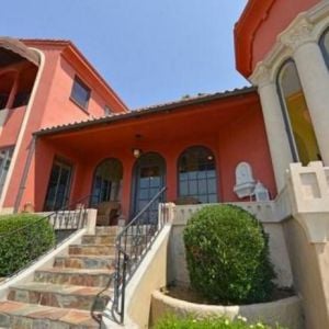 Eva Longoria a mis en vente une de ses villas de Los Angeles pour 1,3 million de dollars.