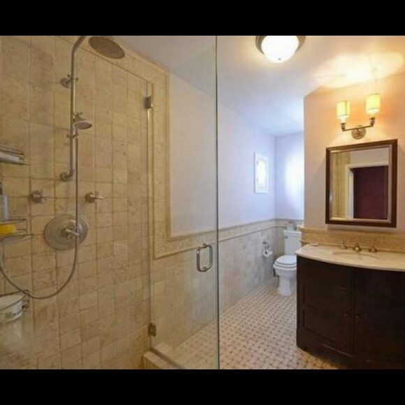 Eva Longoria a mis en vente une de ses villas de Los Angeles pour 1,3 million de dollars.