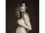 Behati Prinsloo enceinte : Bain moussant pour la future maman et sa fille
