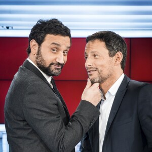 Exclusif - Marc-Olivier Fogiel et Cyril Hanouna posent à Paris le 14 janvier 2016.