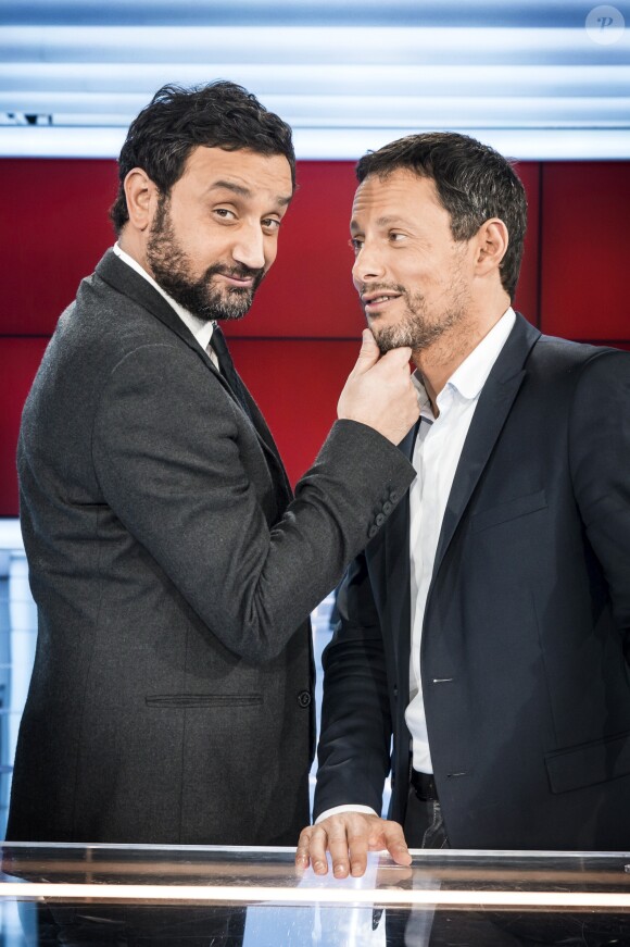 Exclusif - Marc-Olivier Fogiel et Cyril Hanouna posent à Paris le 14 janvier 2016.