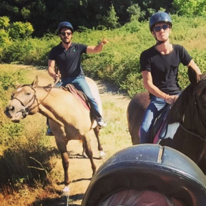 Valérie Damidot en vacances sur l'île de Ré avec Daphné Bürki, Sylvain Quimène et Bruce Toussaint. Fin juillet/début août 2016.
