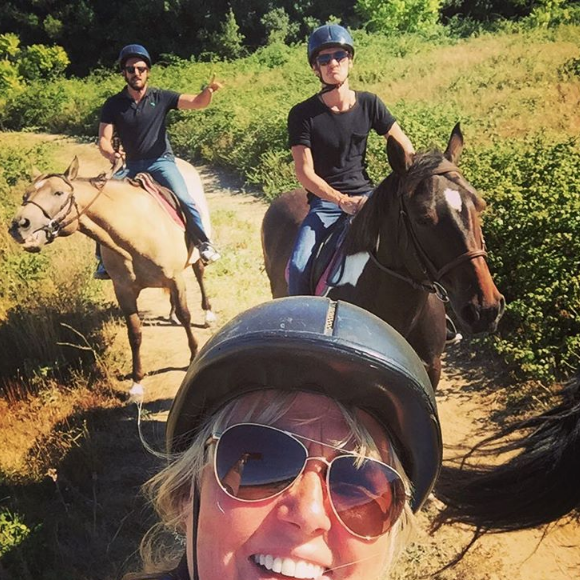 Valérie Damidot en vacances sur l'île de Ré avec Daphné Bürki, Sylvain Quimène et Bruce Toussaint. Fin juillet/début août 2016.