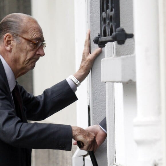 Jacques Chirac se rend chez des amis à Neuilly-sur-Seine le 4 octobre 2014.