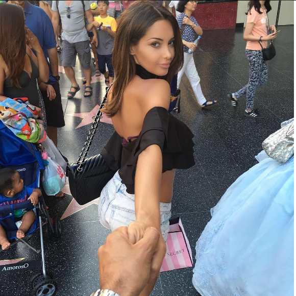 Nabilla sur le Walk of Fame à Hollywood avec Thomas le 5 août 2016... Photo Instagram