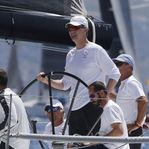 Le roi Felipe VI d'Espagne a eu l'occasion de barrer le voilier Aifos au dernier jour de la Copa del Rey à Palma de Majorque le 6 août 2016