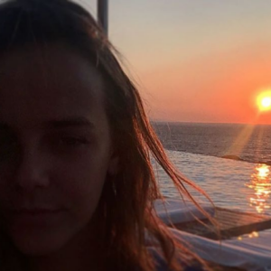 Pauline Ducruet au coucher du soleil sur le Cavo Tagoo à Mykonos le 6 août 2016, photo Instagram