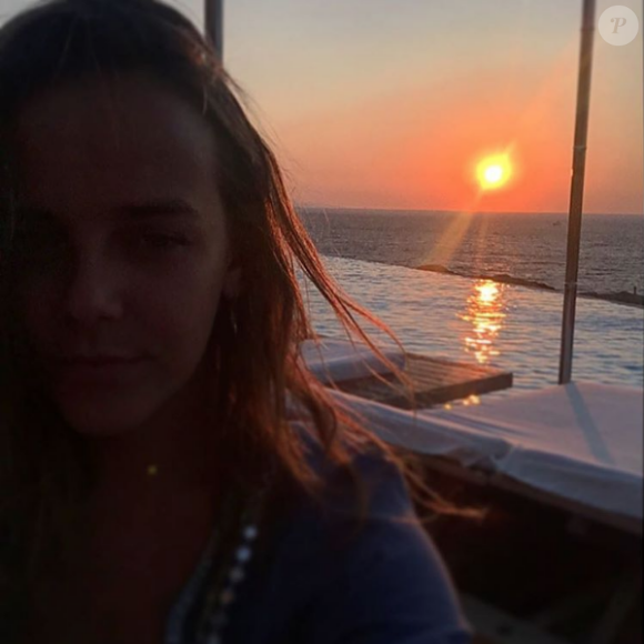 Pauline Ducruet au coucher du soleil sur le Cavo Tagoo à Mykonos le 6 août 2016, photo Instagram