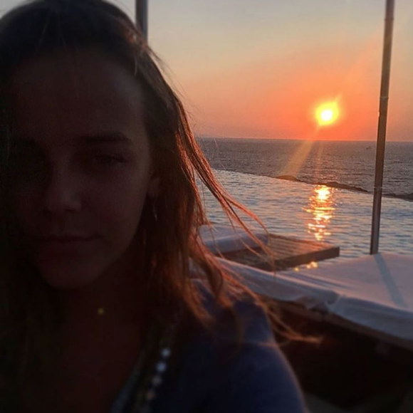 Pauline Ducruet au coucher du soleil sur le Cavo Tagoo à Mykonos le 6 août 2016, photo Instagram