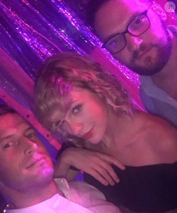 Taylor Swift a une soirée dans les Hamptons, samedi 6 août 2016. Photo publiée sur Twitter