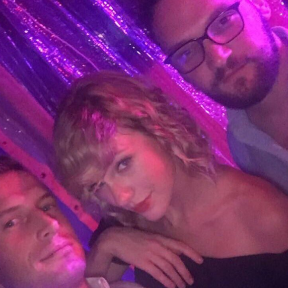 Taylor Swift a une soirée dans les Hamptons, samedi 6 août 2016. Photo publiée sur Twitter