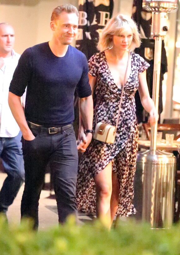 Taylor Swift et son compagnon Tom Hiddleston vont dîner dans un restaurant italien à Sydney le 10 juillet 2016.