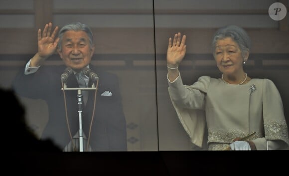 L'empereur Akihito et l'impératrice Michiko du Japon présentent leurs voeux pour la Nouvelle Année 2015 au palais impérial de Tokyo, le 2 janvier 2015