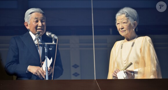 L'empereur Akihito du Japon lors de son 81e anniversaire avec son épouse l'impératrice Michiko au palais impérial à Tokyo le 23 décembre 2014.