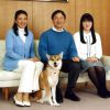 Le prince héritier Naruhito du Japon pose avec sa femme la princesse Masako et leur fille la princesse Aiko lors de son 55e anniversaire, à Tokyo le 23 février 2015.