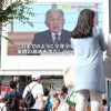L'allocution historique de l'empereur Akihito du Japon, le 8 août 2016, était diffusée dans Tokyo via des écrans géants.